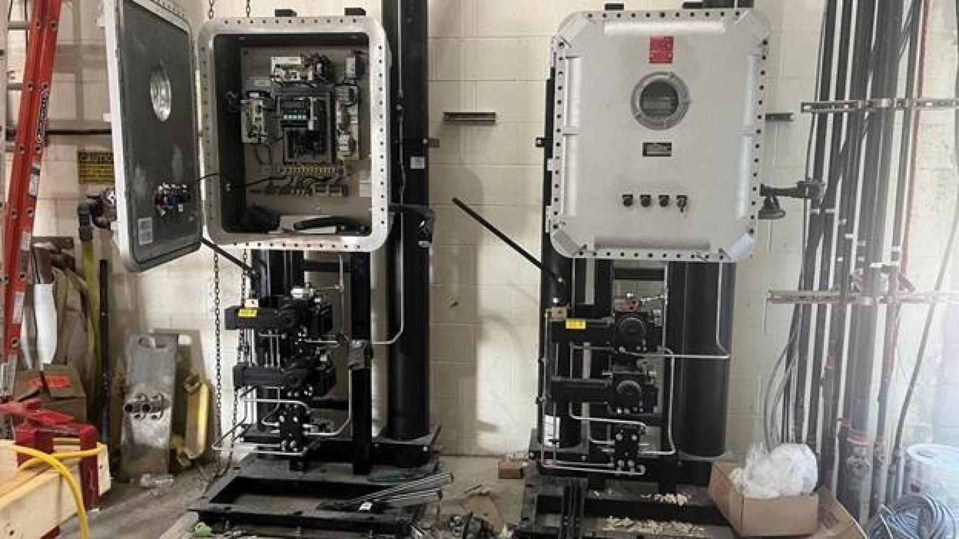 Electro-hydraulic actuators for inlet slide gates