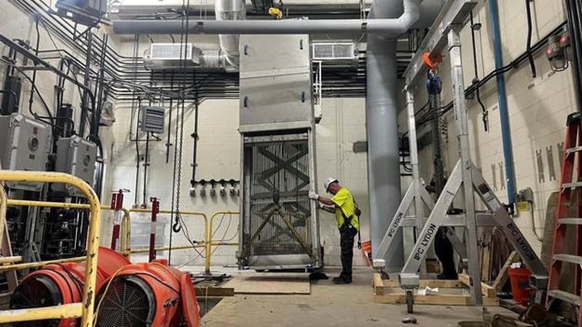 Rigging of bar screen for Channel 2