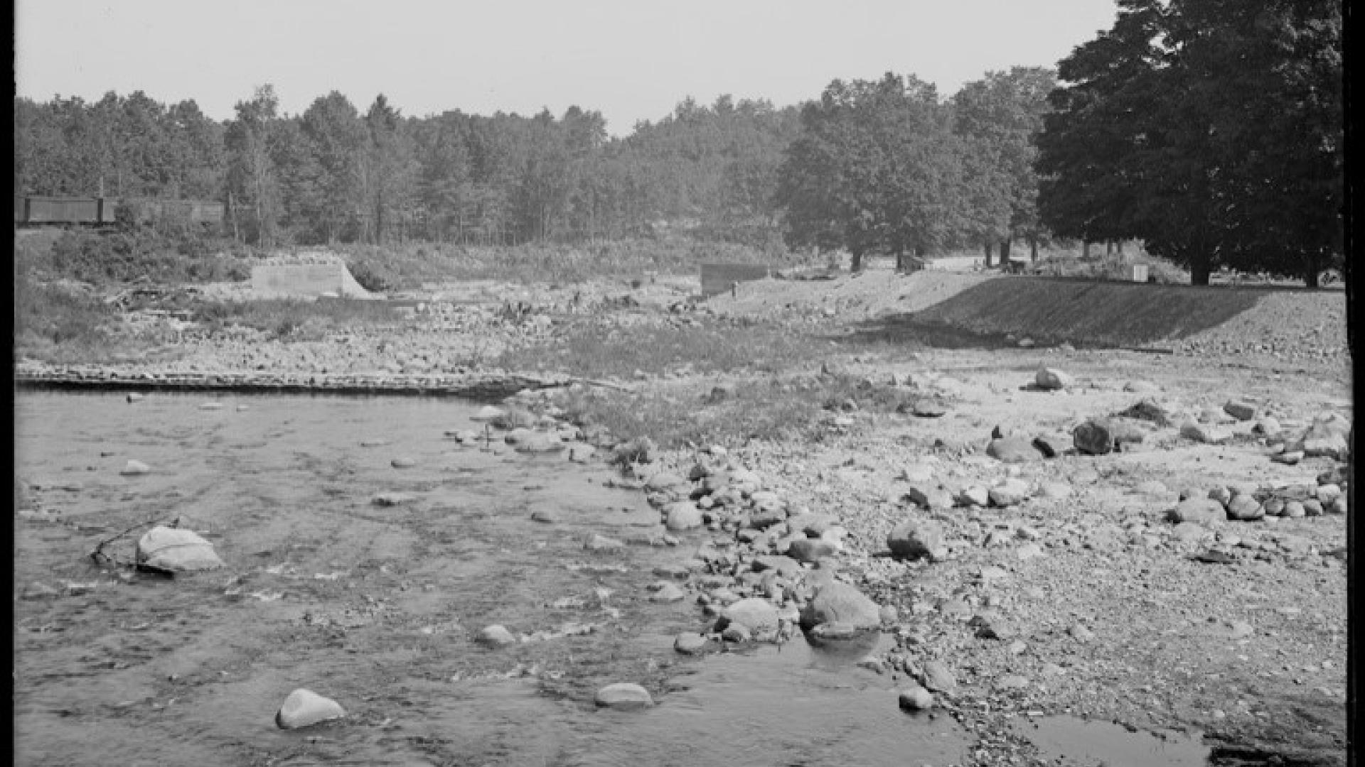 Historic photos of the construction of the Quinapoxet River Dam circa 1905. (2)