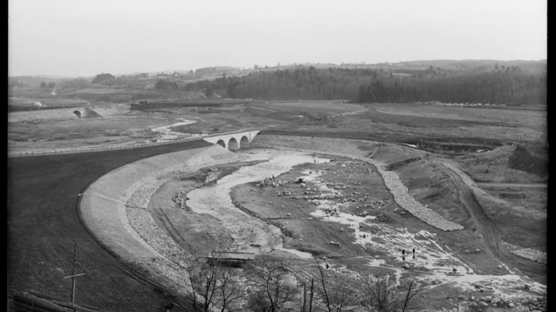 Historic photos of the construction of the Quinapoxet River Dam circa 1905. (6)